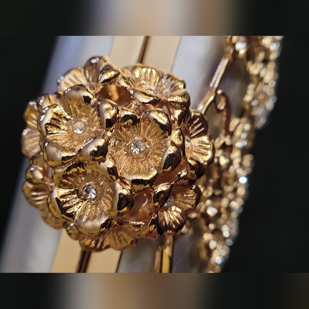 Elegant Gold and Silver Clutch - Picture 5 of 15